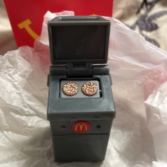 # 12 Burger Grill 🍔
Lil McDonald's 2025
Happy Meal Toy Mini McD
Series hamburger - Picture 2 of 7